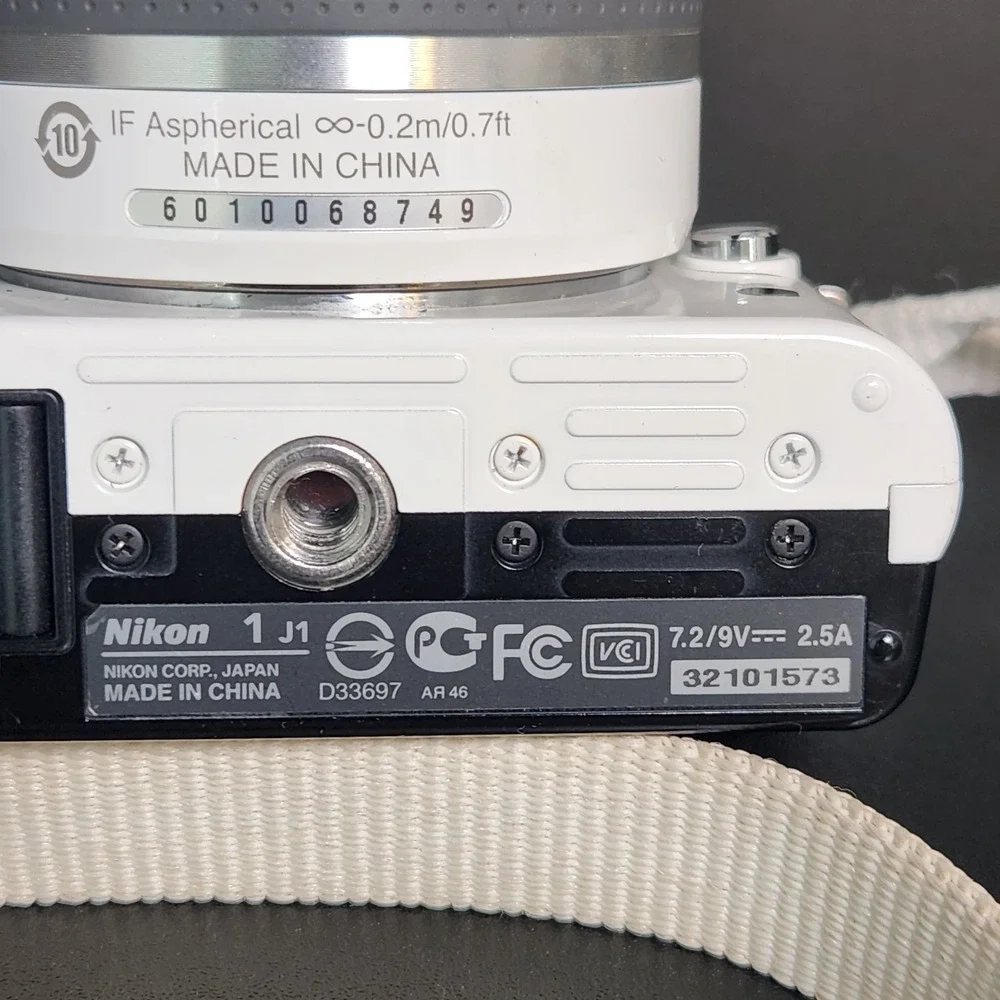 Nikon 1 J1 Digital Camera White w/ 10-30 & 30-110 Lens Hood 3 Batteries SD Card